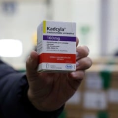 Brasil recebe lote de medicamento contra câncer de mama para uso no SUS