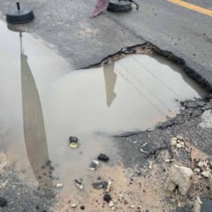 Buraco se abre na Avenida Artemia Pires e preocupa motoristas