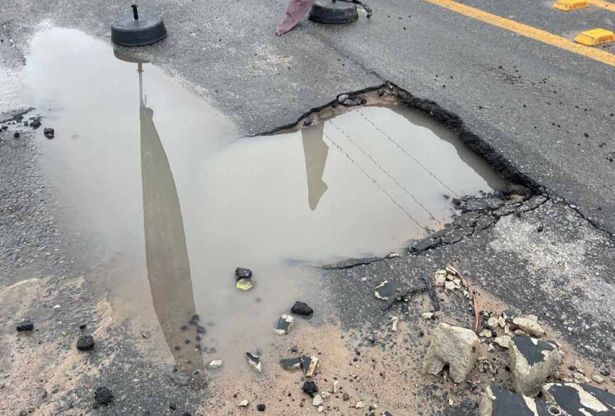 Buraco se abre na Avenida Artemia Pires e preocupa motoristas