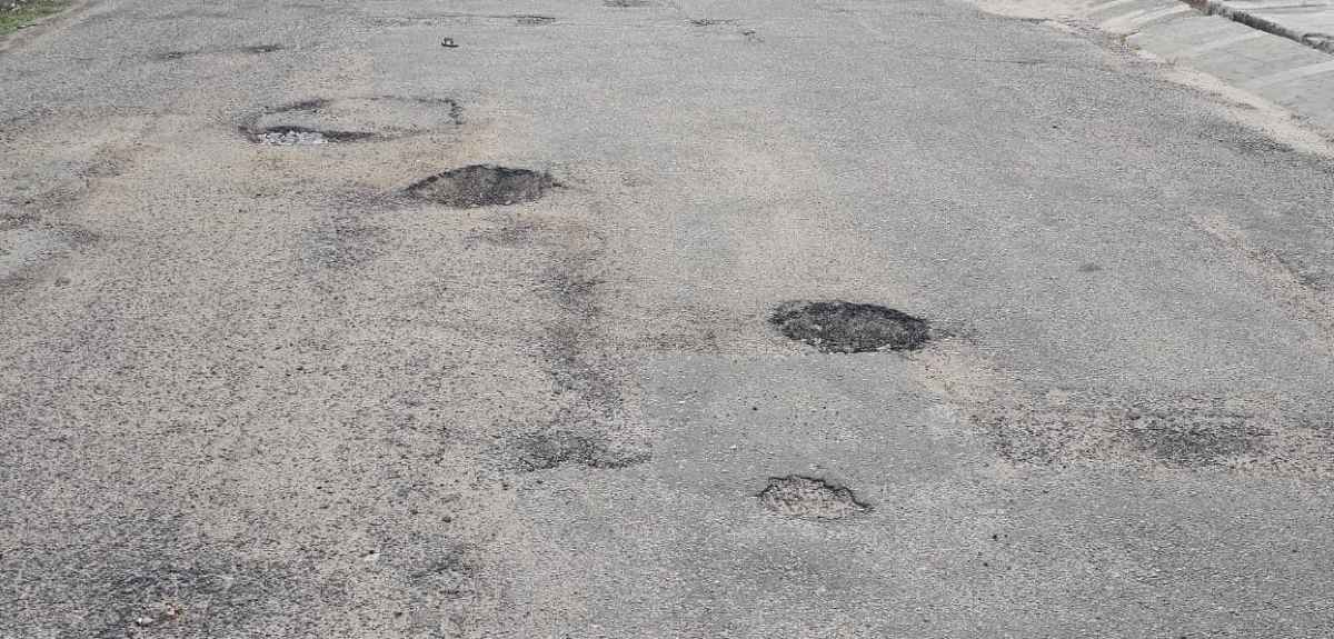 Buracos na via preocupam moradores da rua Venezuela no bairro Capuchinhos Buracos na via preocupam moradores da rua Venezuela no bairro Capuchinhos