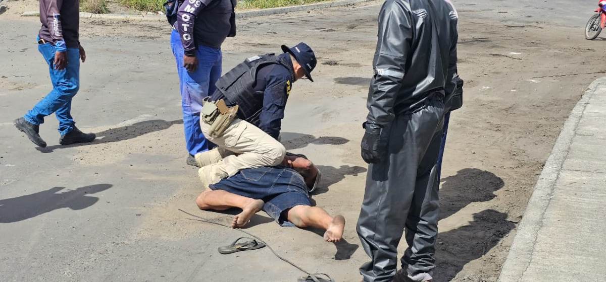 Carreta na contramão trava trânsito no viaduto da Cidade Nova; condutor apresentou resistência na abordagem