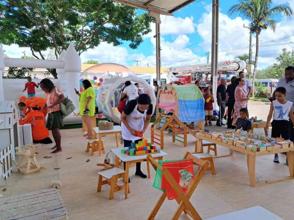 Corpo de Bombeiros promove entrega de brinquedos em comemoração ao Dia das Crianças em Feira de Santana