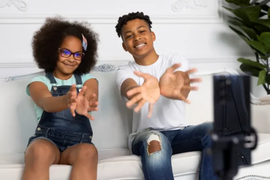 Meu filho quer ser youtuber: saiba como guiar jovens a praticarem a atividade de forma leve e descontraída Meu filho quer ser youtuber: saiba como guiar jovens a praticarem a atividade de forma leve e descontraída