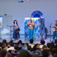 Espetáculo do Fenatifs é apresentado para alunos em colégio estadual em Feira de Santana
