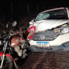 Duas pessoas morrem após moto ser atingida por carro na BR-101 em Itagimirim