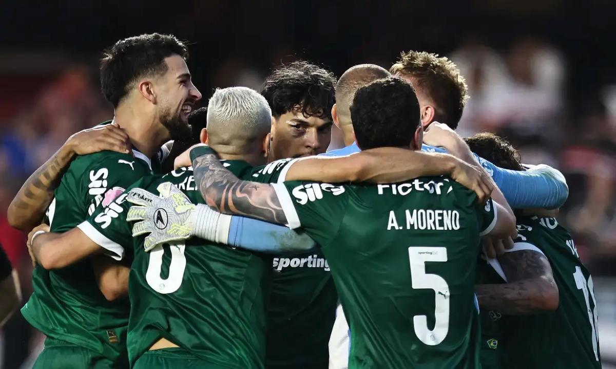 Virada e derrota rubro-negra levam Palmeiras à liderança do Brasileirão