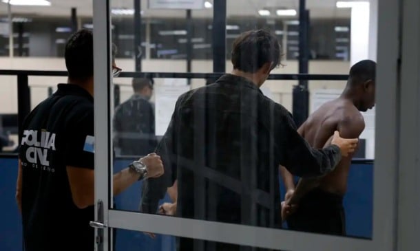 Megaoperação no Rio alcança 20 dos 100 alvos previstos em mandados de prisão Megaoperação no Rio alcança 20 dos 100 alvos previstos em mandados de prisão