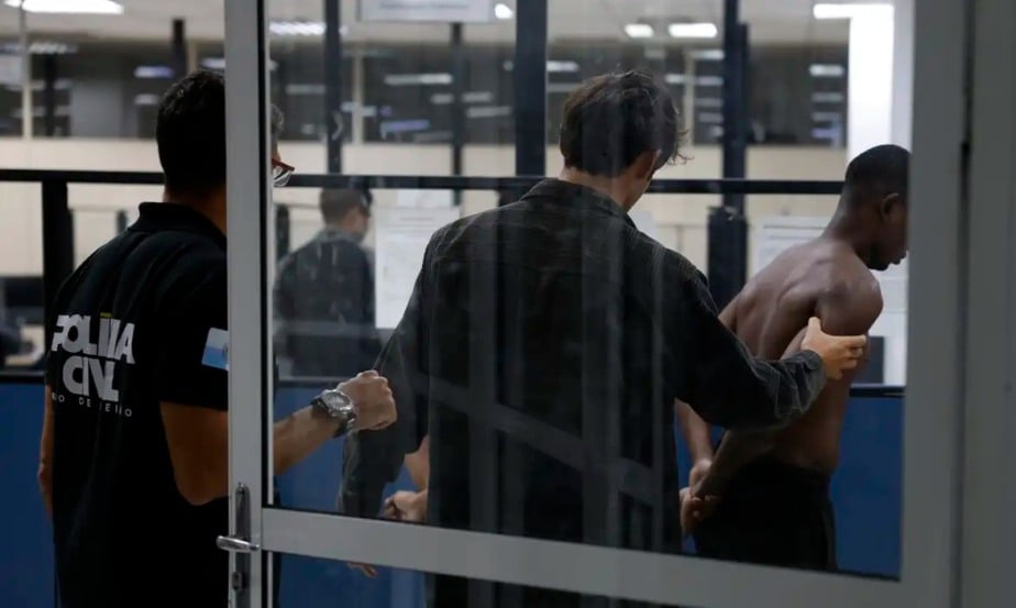 Megaoperação no Rio alcança 20 dos 100 alvos previstos em mandados de prisão Megaoperação no Rio alcança 20 dos 100 alvos previstos em mandados de prisão