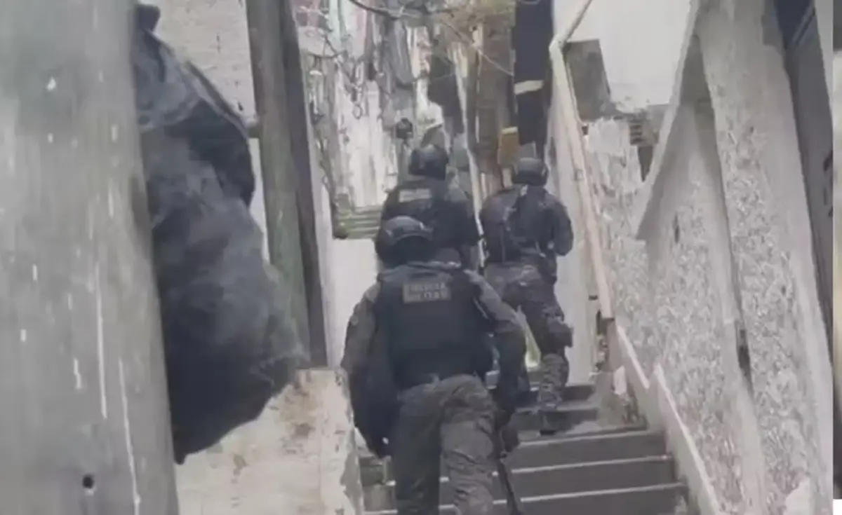 Quatro pessoas morrem em megaoperação no Rio de Janeiro; polícias tentam prender 100 integrantes de facção