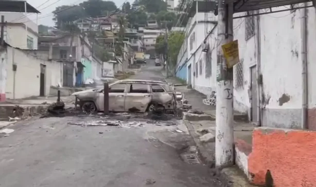 Quatro pessoas morrem em megaoperação no Rio de Janeiro; polícias tentam prender 100 integrantes de facção Quatro pessoas morrem em megaoperação no Rio de Janeiro; polícias tentam prender 100 integrantes de facção