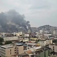 Quatro pessoas morrem em megaoperação no Rio de Janeiro; polícias tentam prender 100 integrantes de facção