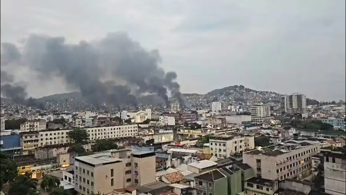 Quatro pessoas morrem em megaoperação no Rio de Janeiro; polícias tentam prender 100 integrantes de facção