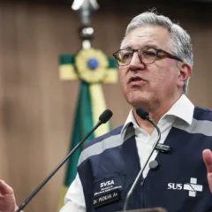 Casos suspeitos de intoxicação por metanol podem crescer, segundo ministro