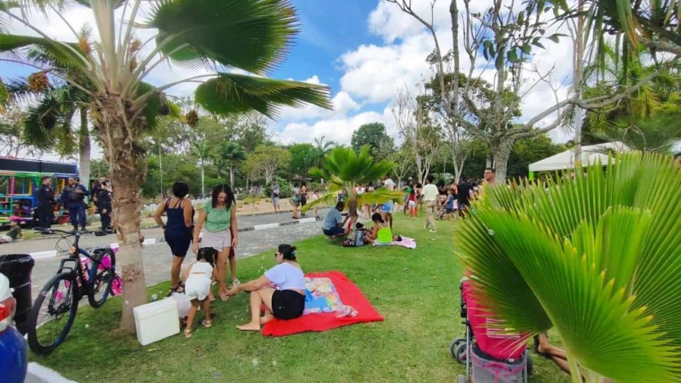 Longe das telas e mais perto da natureza; crianças aproveitam dia de brincadeiras ao ar livre no Parque da Cidade