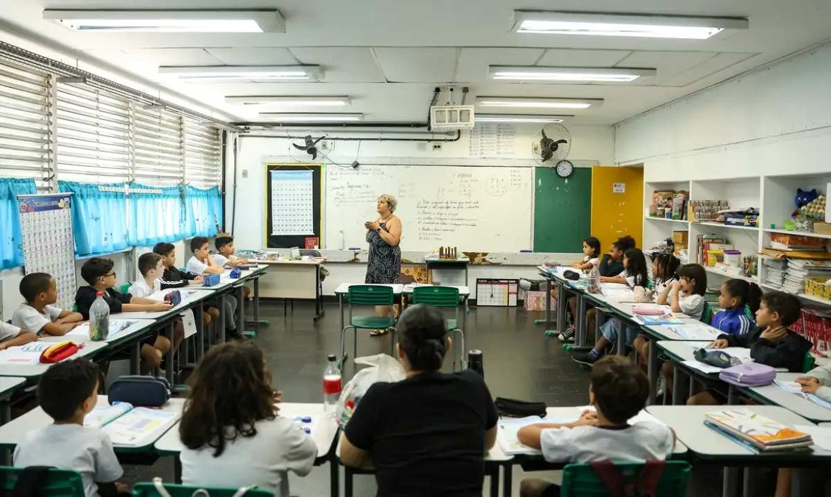 Professores poderão solicitar a Carteira Nacional do Docente a partir de quinta-feira (16)