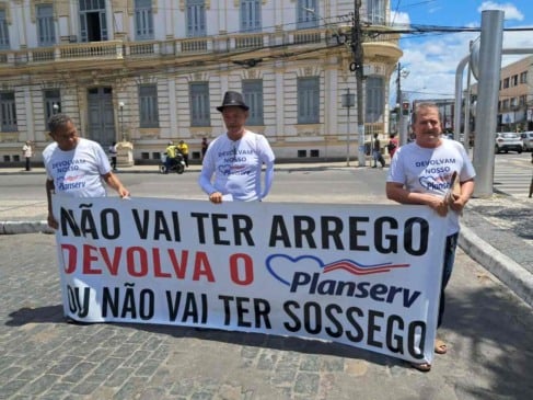 Servidores públicos realizam panfletagem em Feira de Santana para chamar atenção do atendimento oferecido pelo Planserv Servidores públicos realizam panfletagem em Feira de Santana para chamar atenção do atendimento oferecido pelo Planserv