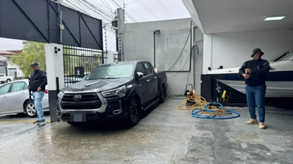 Após deixar Hilux para conserto em Feira de Santana, advogado do RJ descobre que veículo foi colocado à venda Após deixar Hilux para conserto em Feira de Santana, advogado do RJ descobre que veículo foi colocado à venda