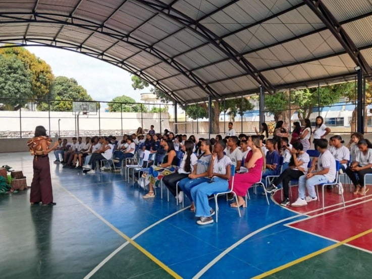 1ª feira literária do colégio gastão guimarães
