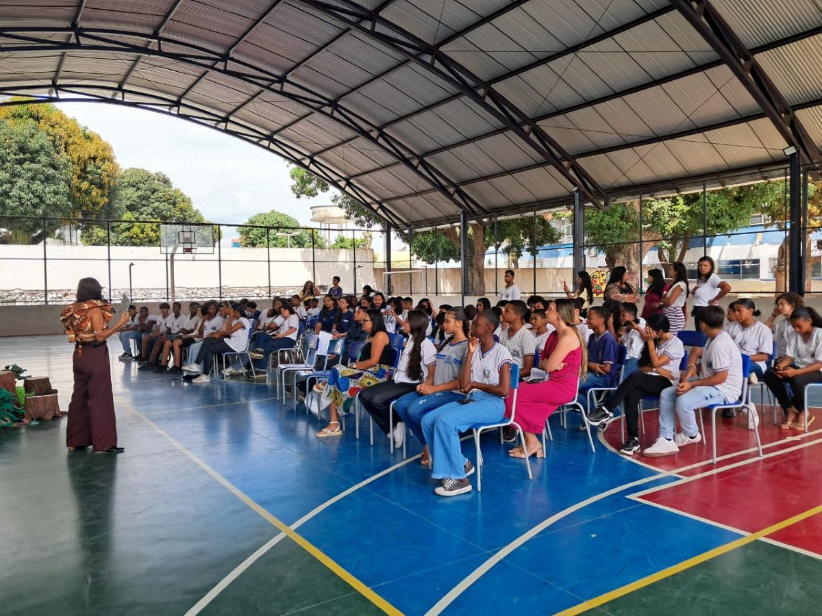 1ª feira literária do colégio gastão guimarães