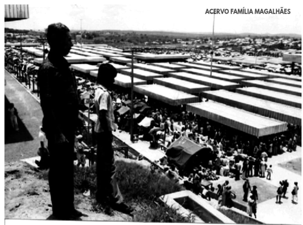 ACM em momento histórico na primeira ferinha no Centro de Abastecimento com o avô Juca da Crioula