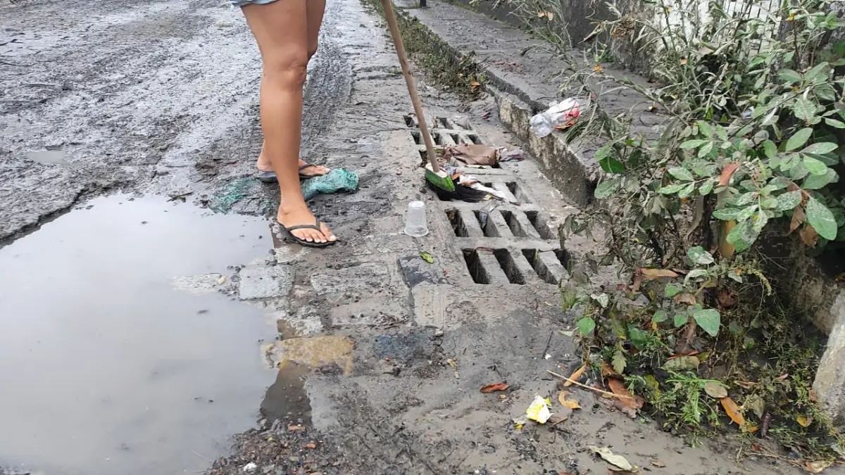 Após fortes chuvas, lama toma conta de ruas no bairro Cidade Nova; moradores cobram limpeza e esgotamento sanitário na região