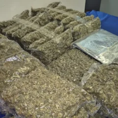 Três pessoas são presas por tráfico de drogas no Aeroporto de Salvador