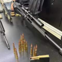 Quadrilha de roubos a residências é flagrada com arsenal de guerra na zona sul de São Paulo