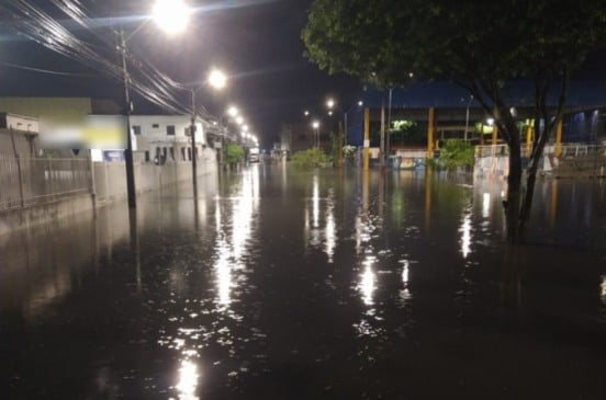 Fortes chuvas provocam problemas em diversos bairros de Feira de Santana