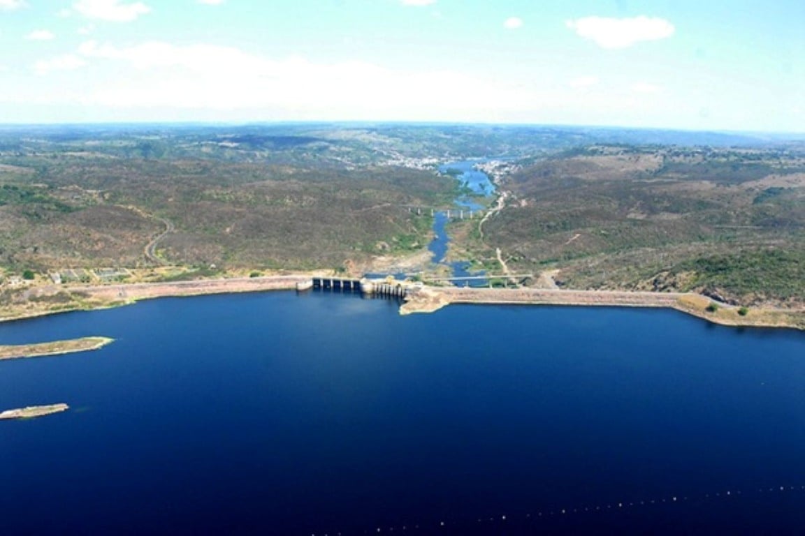 Barragem de Pedra do Cavalo (vista aérea), no município de CachoeiraBA. Foto Paulo Mocofaia.
