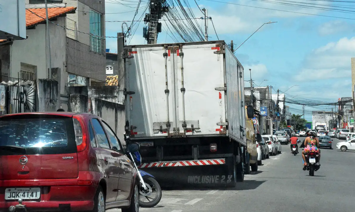 circulação de veículos de carga, de tratores e de tração animal circulação de veículos de carga, de tratores e de tração animal