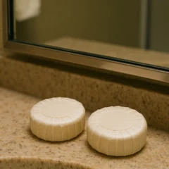 Como impedir que o espelho do banheiro embace usando truques de hotel