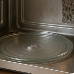 Como limpar o micro-ondas sozinho em 3 minutos com uma técnica infalível