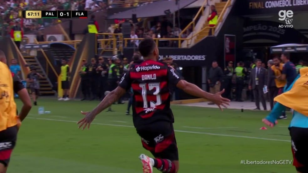 Danilo marca gol do título do Flamengo na Libertadores 2025 Danilo marca gol do título do Flamengo na Libertadores 2025