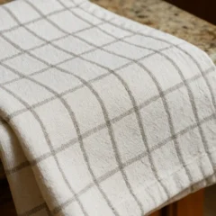 Dicas para lavar pano de prato do jeito certo e evitar mau cheiro