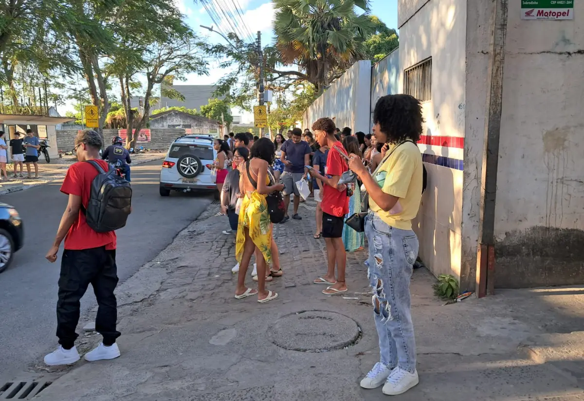 Candidatos avaliam desempenho no segundo dia do Enem em Feira de Santana Candidatos avaliam desempenho no segundo dia do Enem em Feira de Santana