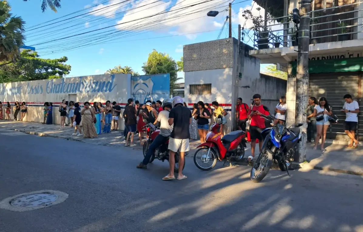 Candidatos avaliam desempenho no segundo dia do Enem em Feira de Santana
