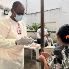 Venezuelanos retornam a Feira de Santana; prefeitura presta serviço de saúde às famílias