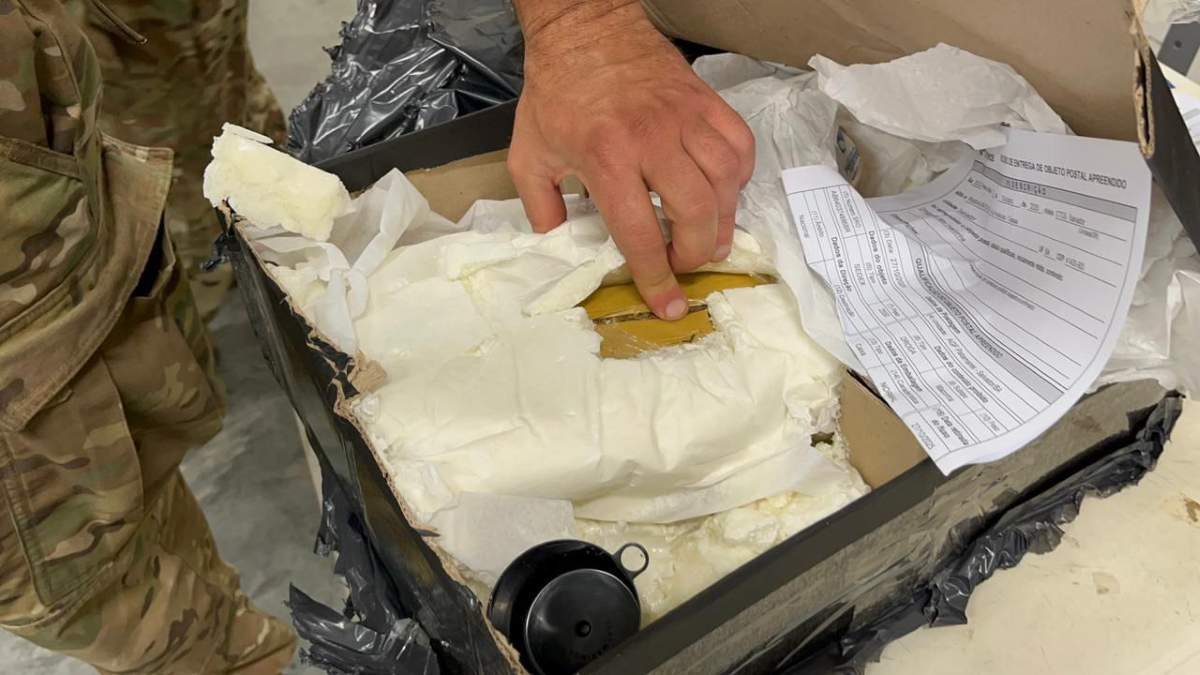 Operação no Centro de Distribuição dos Correios em Simões Filho apreende arma e drogas