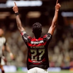 Flamengo empata com o Atlético-MG e fica perto do título