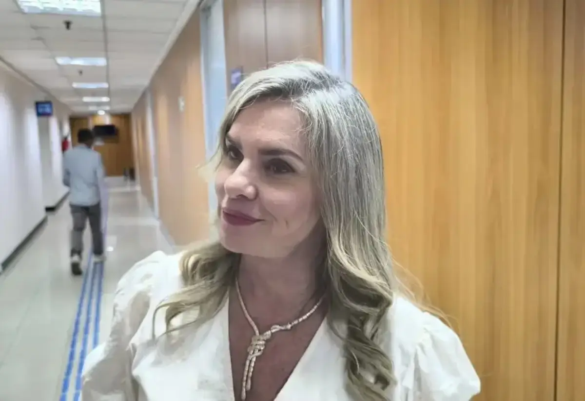 Presidente da Alba é internada com quadro de colite e segue em observação na UTI