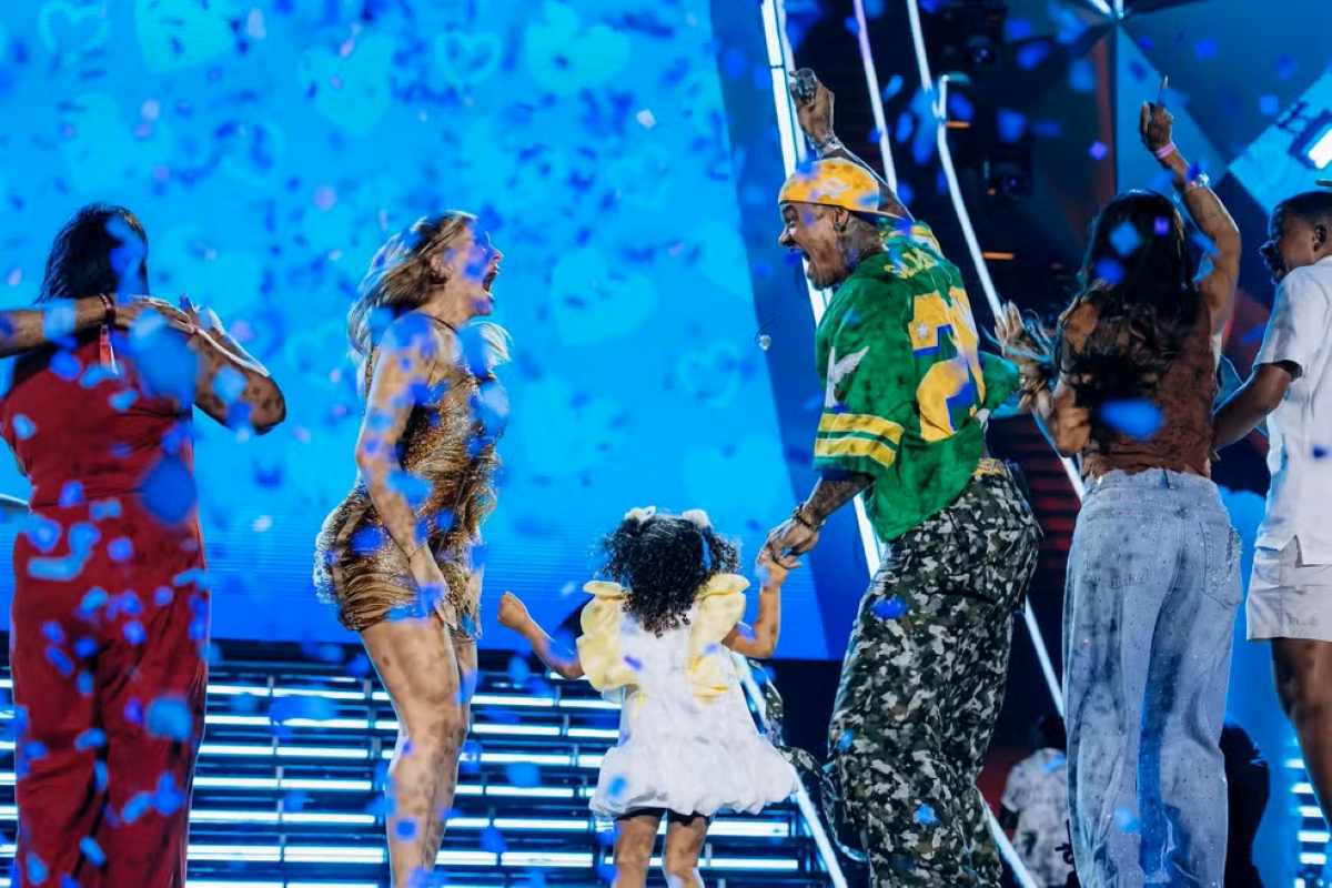 Léo Santana e Lore Importa revelam o sexo do segundo filho