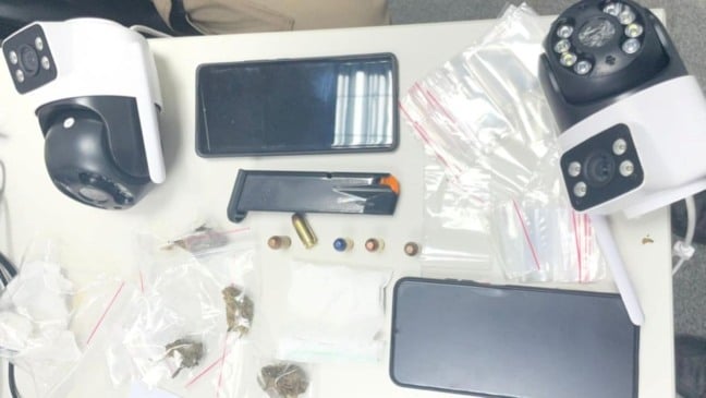 Material apreendido com casal no bairro Novo Horizonte em Feira de Santana