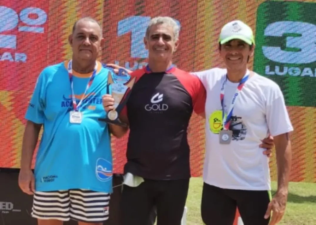 Feirense de 60 anos brilha no Brasileiro Master de Natação e segue batendo recordes nas águas