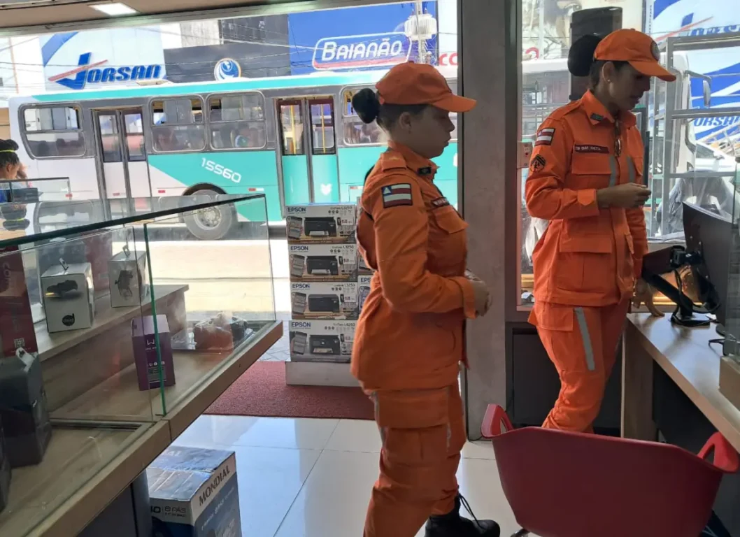 Operação Bahia Protegida realiza vistorias preventivas em estabelecimentos do comércio de Feira de Santana