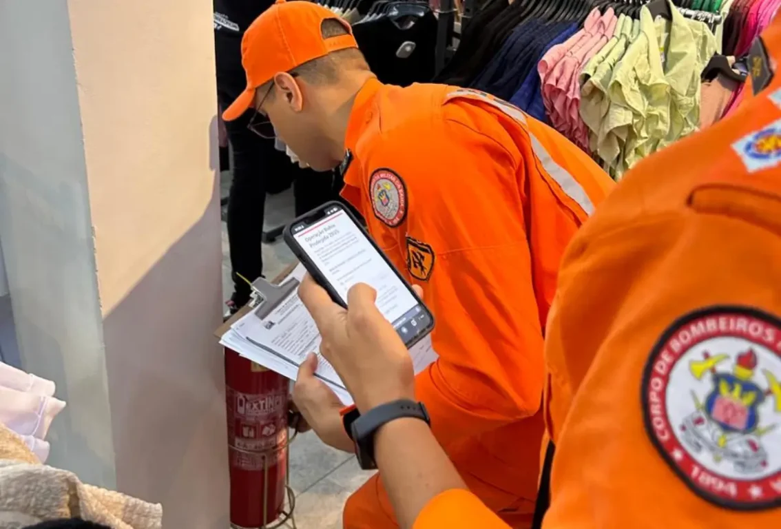 Operação Bahia Protegida realiza vistorias preventivas em estabelecimentos do comércio de Feira de Santana Operação Bahia Protegida realiza vistorias preventivas em estabelecimentos do comércio de Feira de Santana