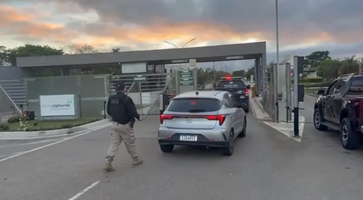 PolÃcia desarticula grupo criminoso especializado em roubo de caminhões em Vitória da Conquista PolÃcia desarticula grupo criminoso especializado em roubo de caminhões em Vitória da Conquista