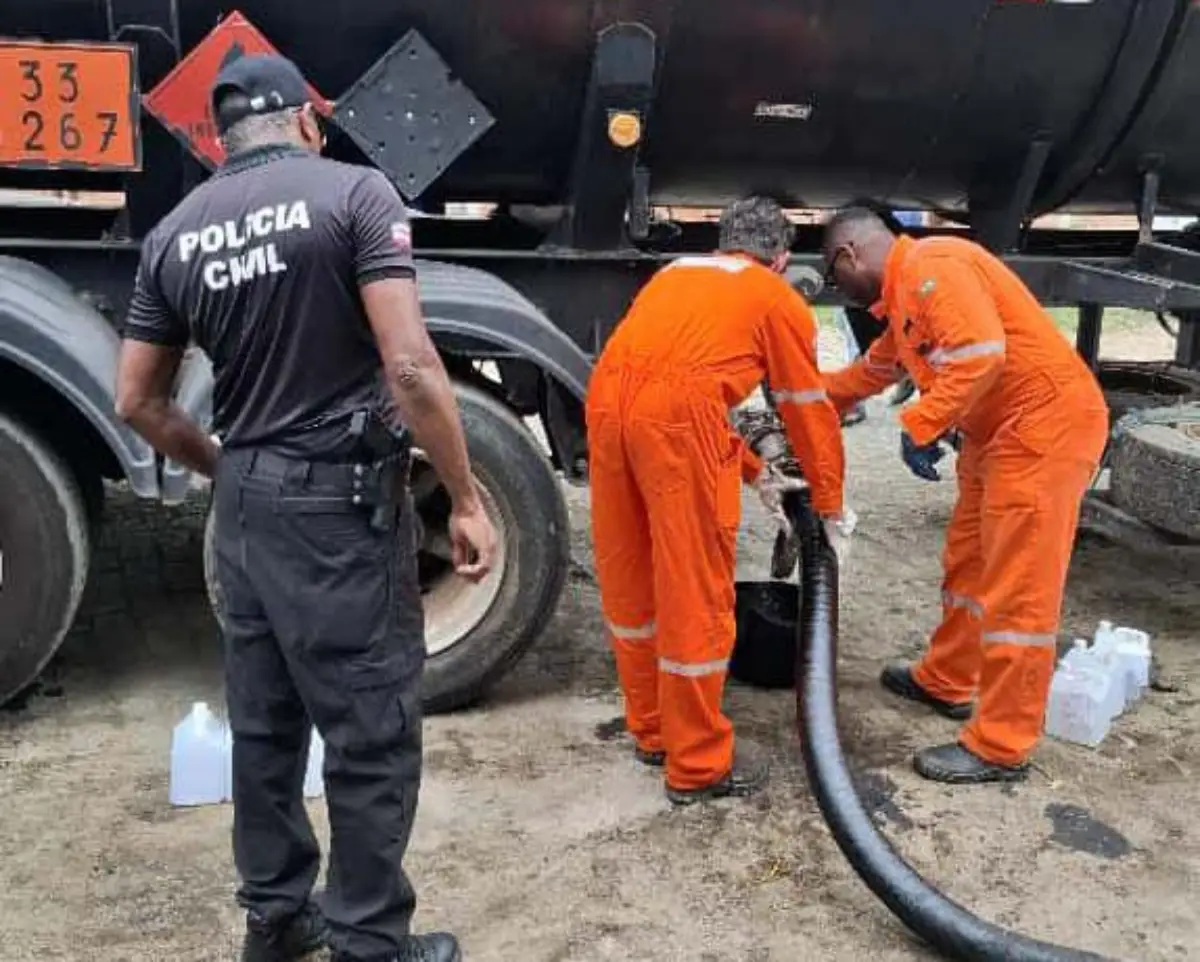 Ouro Negro: operação apura furto de óleo bruto e fraude fiscal em quatro cidades da Bahia Ouro Negro: operação apura furto de óleo bruto e fraude fiscal em quatro cidades da Bahia