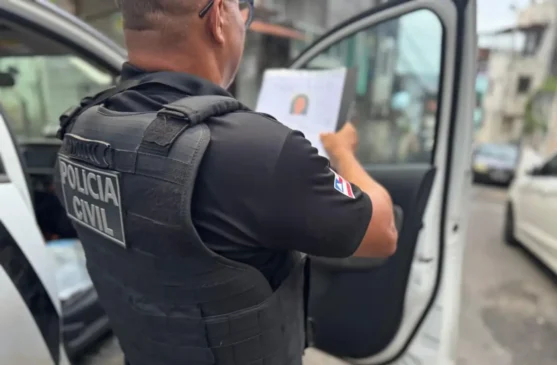 Homem investigado por armazenar pornografia infantil é preso com armas em Feira de Santana