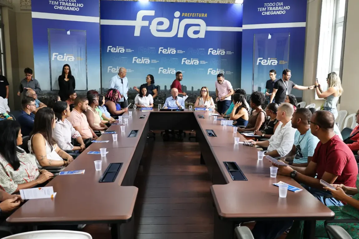 Mais 19 servidores são empossados no quadro efetivo da Prefeitura de Feira