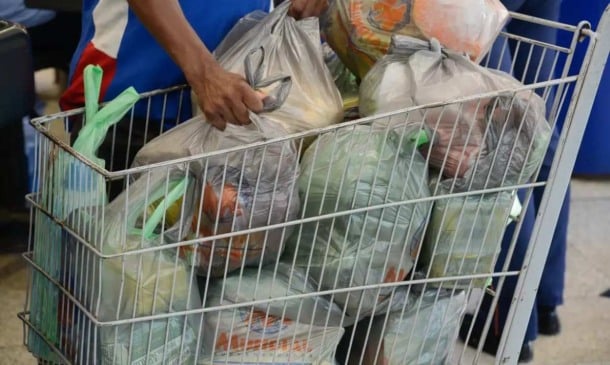Promulgada lei que obriga uso de sacolas plásticas recicláveis no comércio de Feira